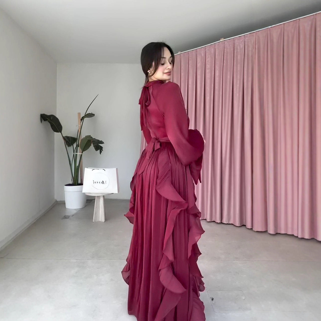 Long-sleeved Cinched-waist Vintage Maxi Dress