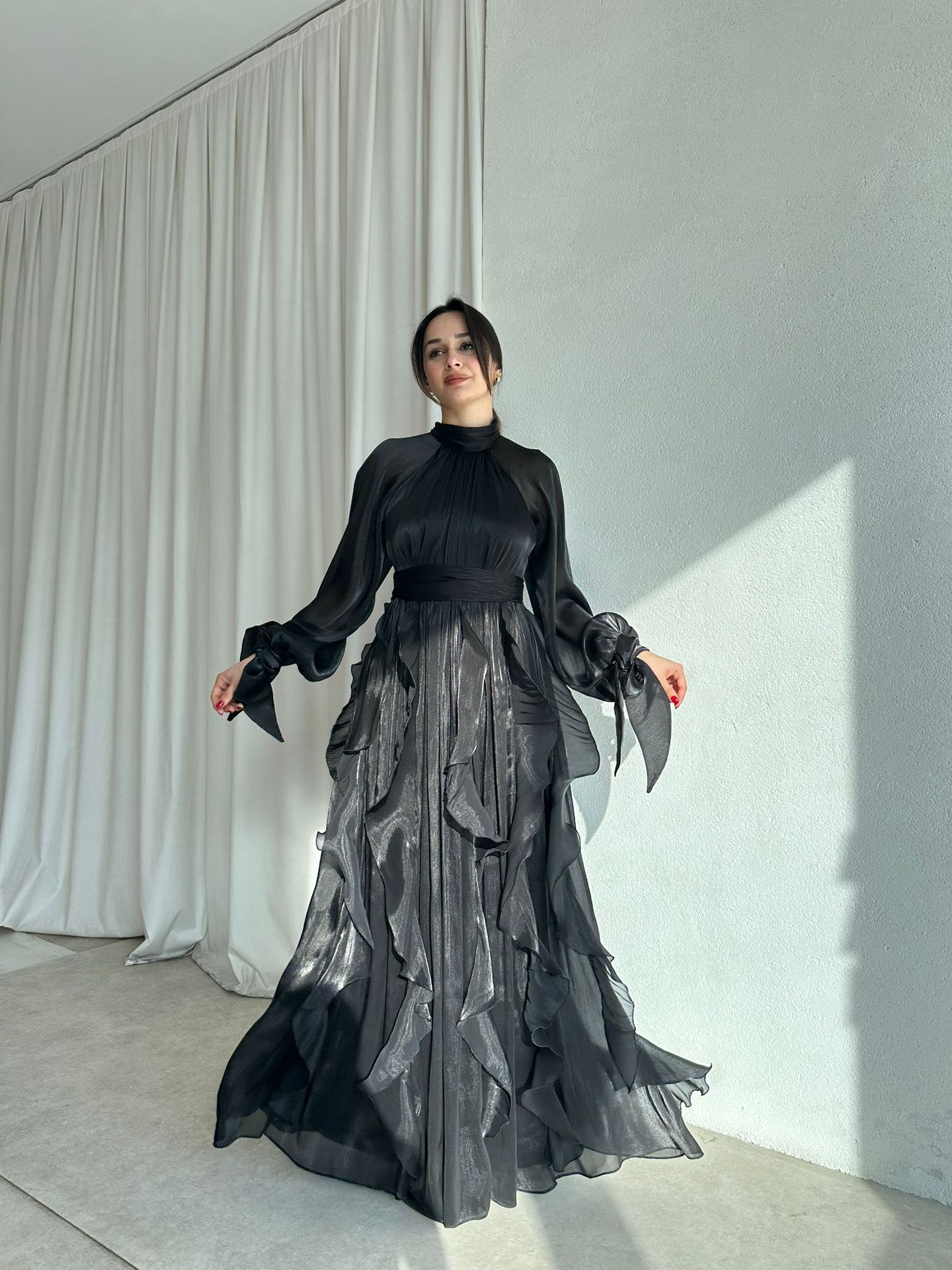 Long-sleeved Cinched-waist Vintage Maxi Dress