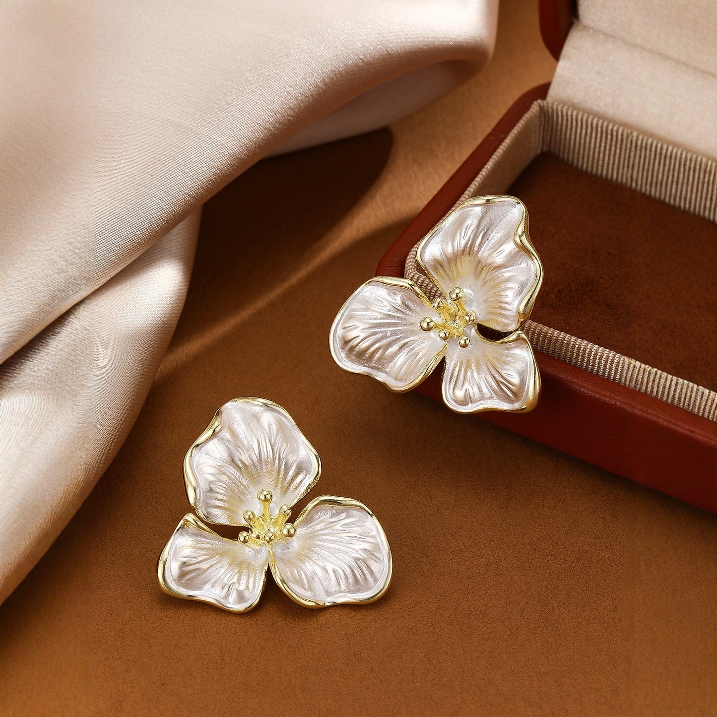 Fashion Petal Pearl Commuting Women's Earrings - Eve & Kith