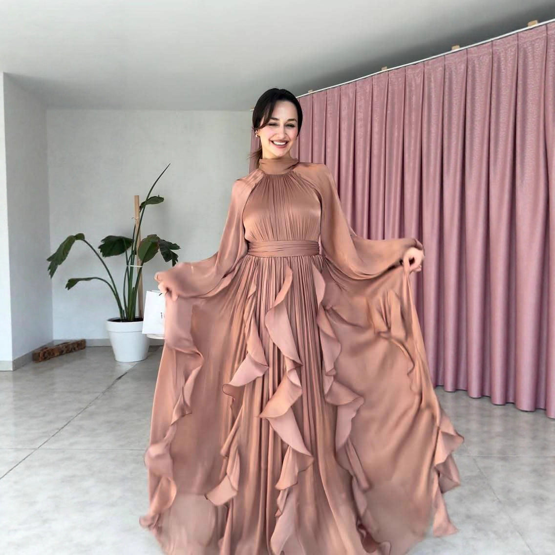 Long-sleeved Cinched-waist Vintage Maxi Dress