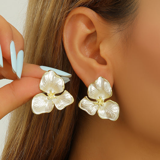 Fashion Petal Pearl Commuting Women's Earrings - Eve & Kith
